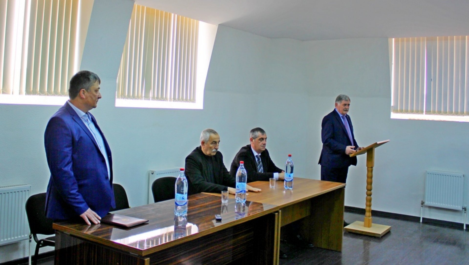 Нового главу Цхинвальского района представили коллективу