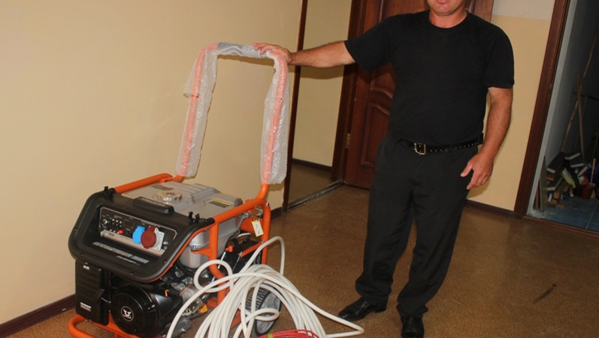 Цхинвальская школа-интернат получила в подарок генератор