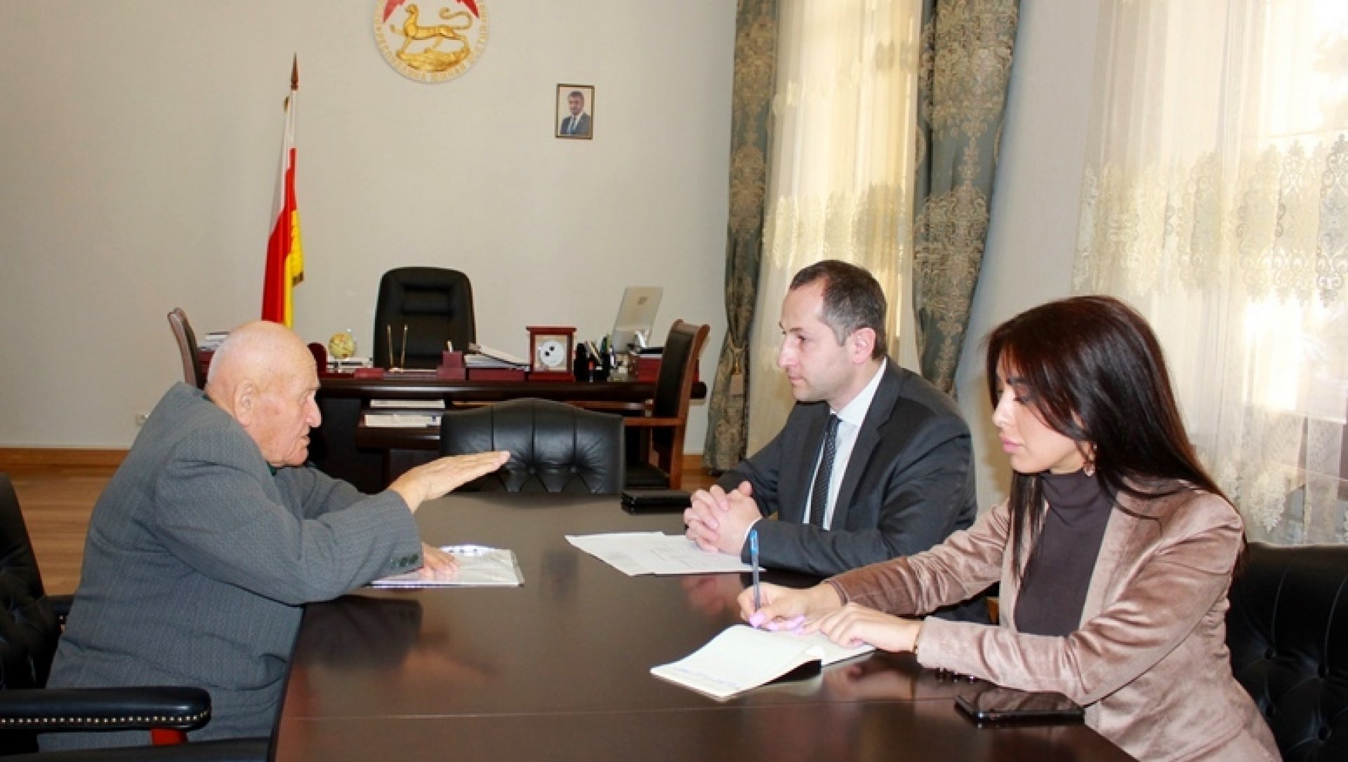 Геннадий Бекоев провел прием граждан