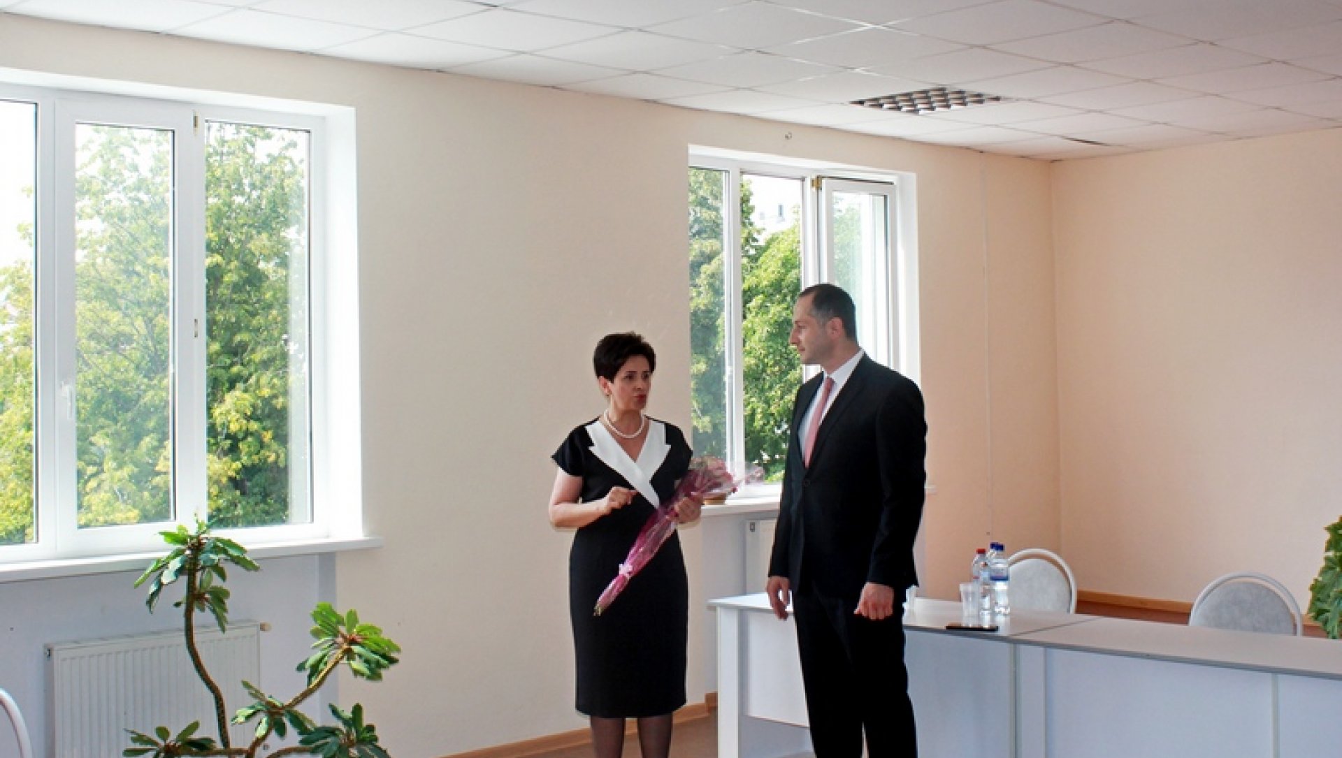 Геннадий Бекоев вручил награды сотрудникам Югосетпотребнадзора за борьбу против новой коронавирусной инфекции