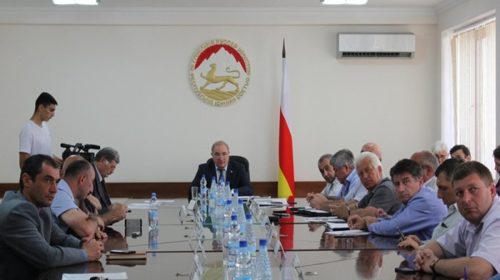 Улицы Цхинвала благоустраиваются в хорошем темпе