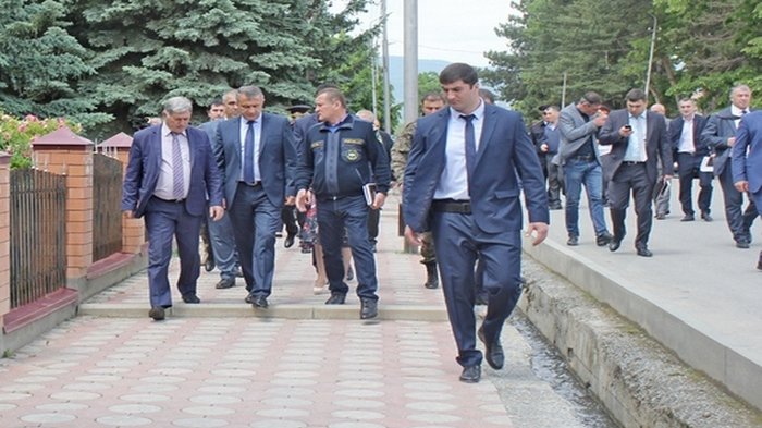 Анатолий Бибилов: «Чиновникам необходимо вплотную работать с подведомственными структурами на местах»