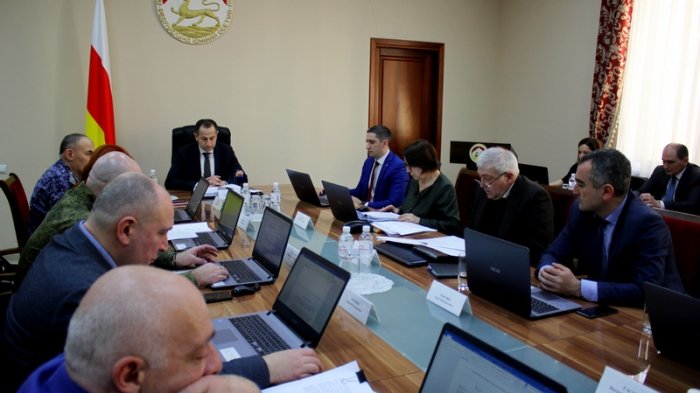 О стимулирующих выплатах, исполнении госбюджета, реализации Инвестпрограммы