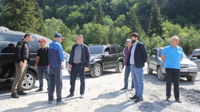 Глава Правительства посетил строящиеся объекты Дзауского района