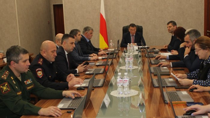 О должностных окладах служащих Минобороны