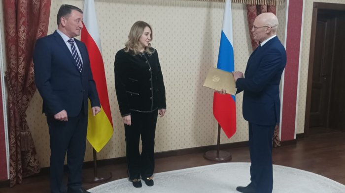 Марат Кулахметов поздравил супругу Константина Джуссоева с 8 Марта