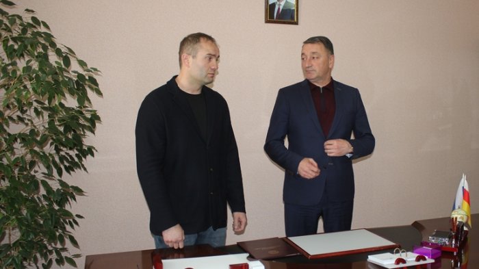 Константин Джуссоев представил Комитету по строительству и эксплуатации автомобильных дорог нового руководителя