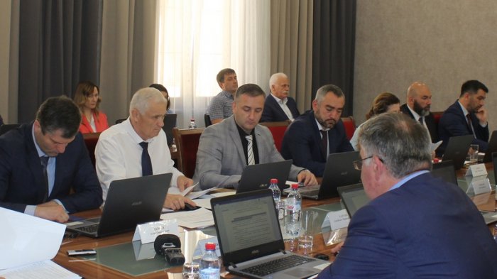  Об установлении дополнительных стимулирующих надбавок к окладам отдельных категорий работников