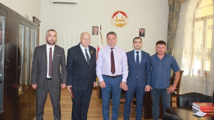 Олегу Черных присвоено звание «Заслуженный ветеринарный врач РЮО»