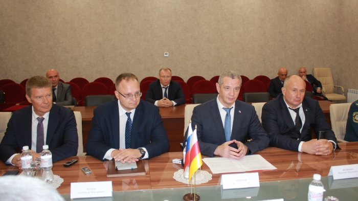 Константин Джуссоев встретился с представителями МЧС РФ