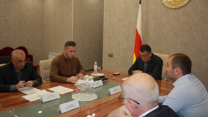 Константин Джуссоев провел совещание по вопросам Инвестпрограммы