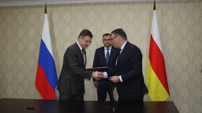 Константин Джуссоев и Александр Новак подписали протокол заседания МПК