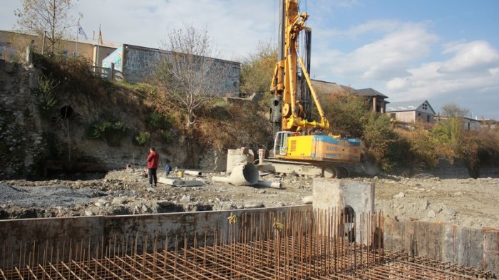 Строительство моста через Лиахву ведется ускоренными темпами