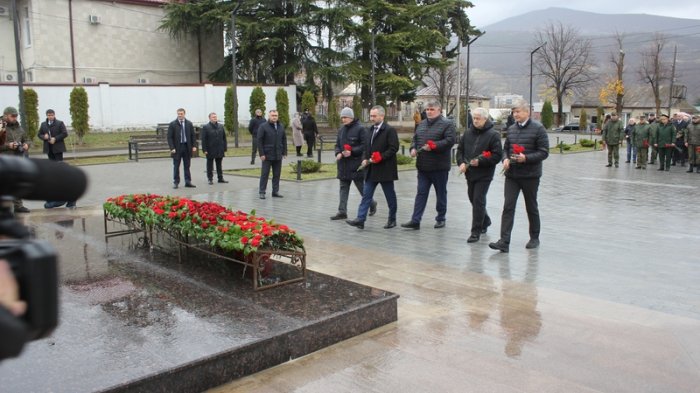  Алан Джиоев принял участие в мероприятиях по случаю Дня мужества и народного единства