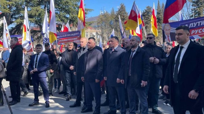 Константин Джуссоев посетил митинг в поддержку кандидата в Президенты России Владимира Путина