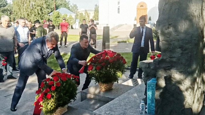 Югоосетинская делегация возложила цветы к памятнику  «Детям Беслана» в Санкт-Петербурге