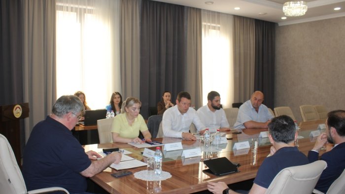 В Правительстве обсудили вопросы повышения эффективности деятельности бюджетных учреждений республики 