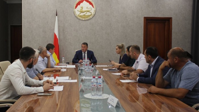 Константин Джуссоев потребовал более конструктивной работы от строителей