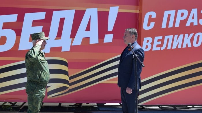 Константин Джуссоев посетил генеральную репетицию военного парада ко Дню Великой Победы