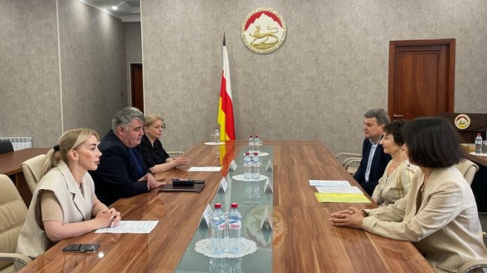 Алан Джиоев встретился со специалистами НМИЦ ССХ им. А.Н. Бакулева