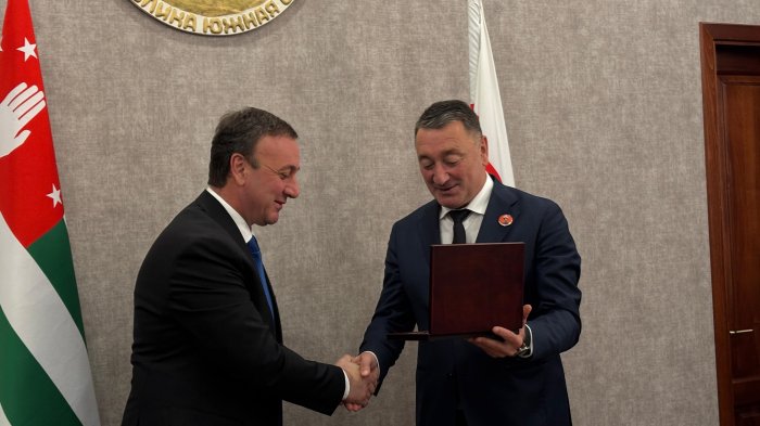 Константин Джуссоев встретился с Владимиром Делба