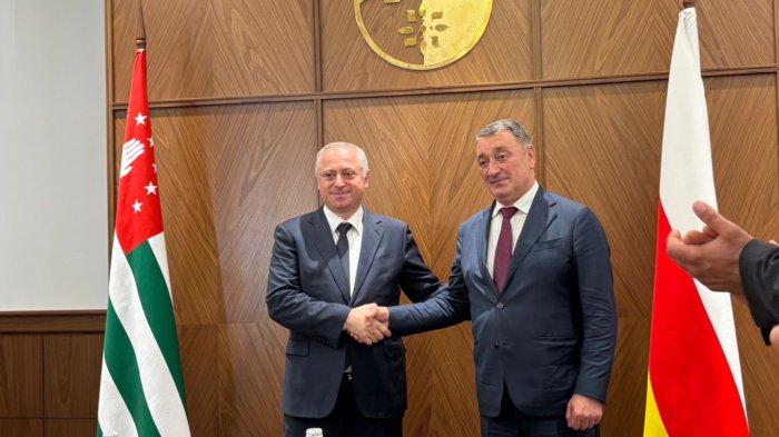 В Абхазии состоялась встреча Константина Джуссоева и Бадры Гунба