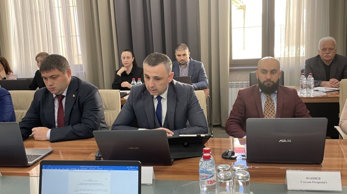 Учителям осетинского и русского языка установили ежемесячные надбавки