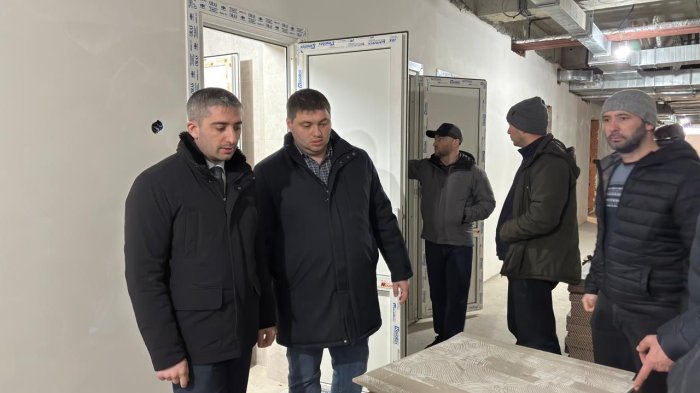 Дзамболат Тадтаев осмотрел строительство нового корпуса средней школы №2 