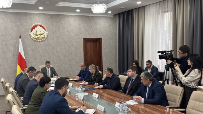 Дзамболат Тадтаев провел аппаратное совещание