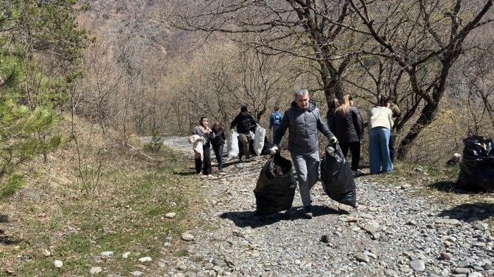 Дзамболат Тадтаев принял участие в республиканском субботнике