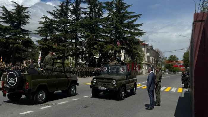 Дзамболат Тадтаев посетил генеральную репетицию Парада Победы