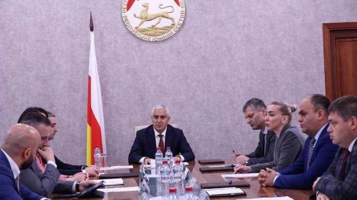 Марат Камболов провел совещание Правительства