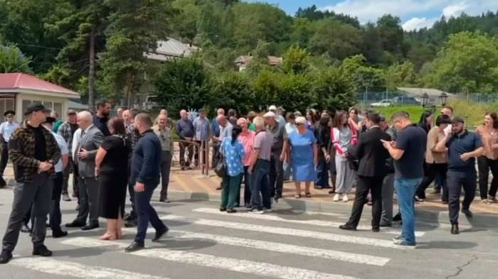 Встреча с жителями поселка Дзау