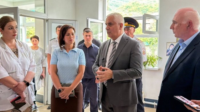Марат Камболов посетил Ленингорскую районную больницу