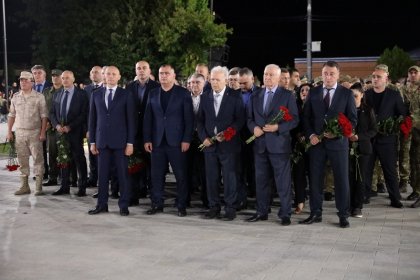 Траурная церемония у мемориального комплекса «Защитникам Южной Осетии»